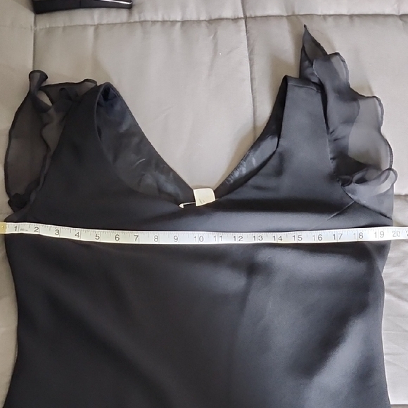 Chic Black Flutter Sleeve Midi Dress - Picture 8 of 10